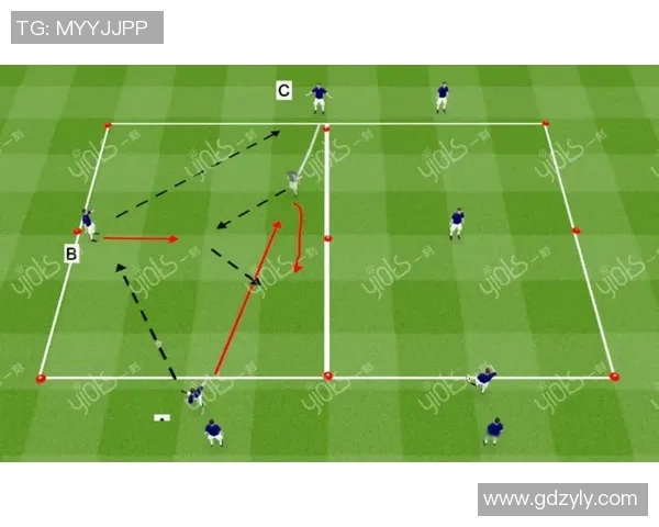 足球直击赛场热潮解析球员表现与战术布局